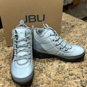 Never worn JBU by Jambu ice grey snow/hiking boots.